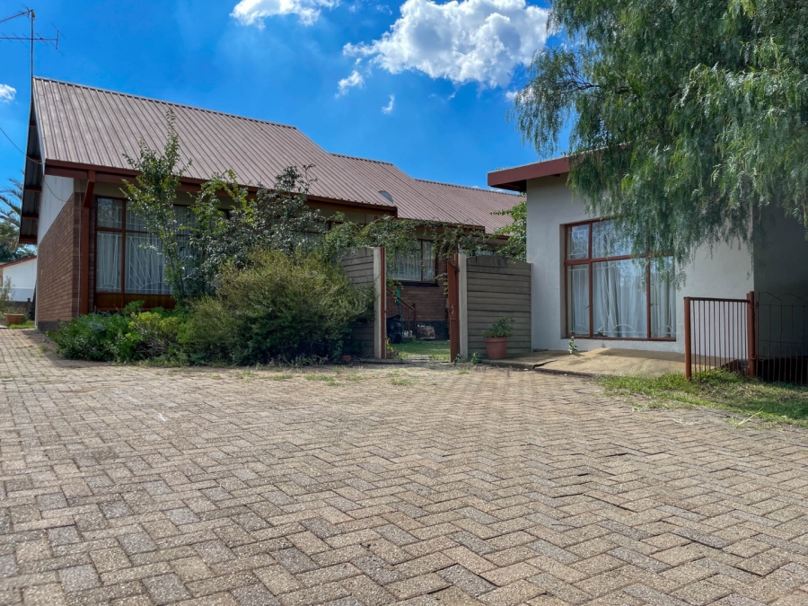 4 Bedroom Property for Sale in Theunissen Free State